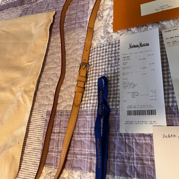 Louie Vuitton Crossbody/Shoulder Handbag Complete With Original Bill of Sale - Picture 5 of 11